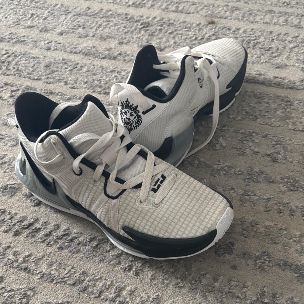 Women’s Athletic Basketball Shoes 6.5